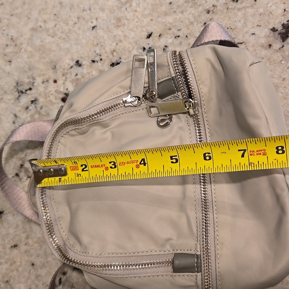 Lululemon Stylish Backpack for Women - Picture 2 of 3
